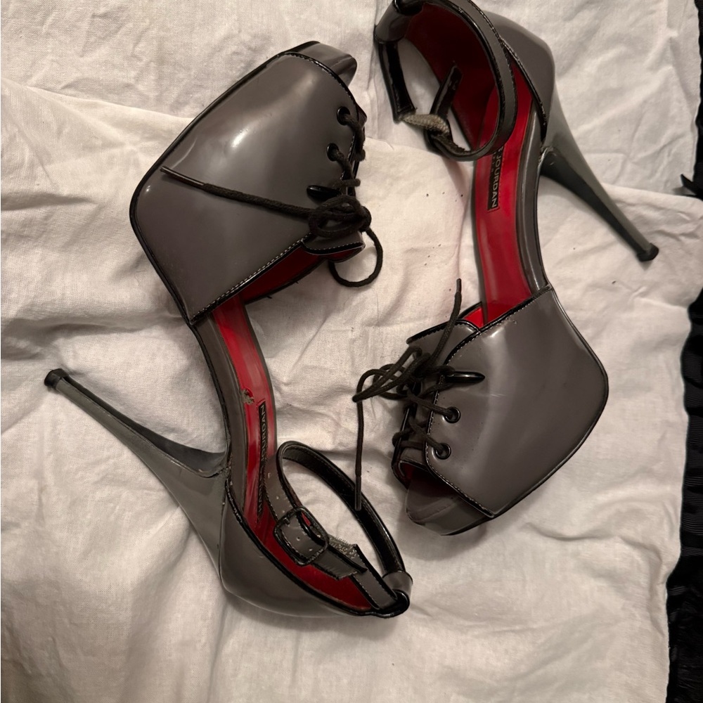 Charles Jourdan Rainy lace-up d'Orsay pumps in patent gray leather